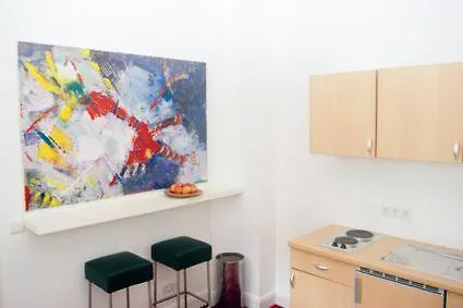 Dirazi Guesthouse & Apartments Gmbh 프랑크푸르트 4*,  독일
